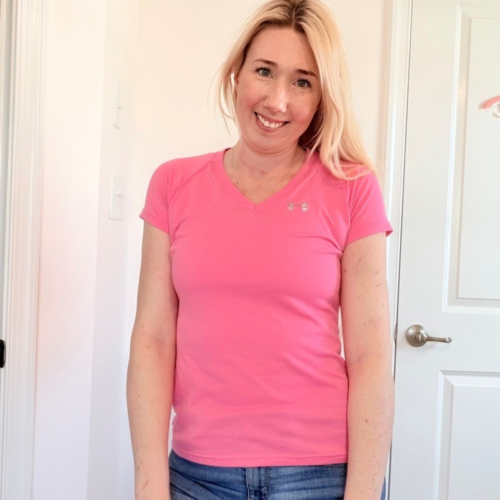 Under Armour Pink V-Neck Short Sleeve HeatGear Athletic T-Shirt Women's Size XS